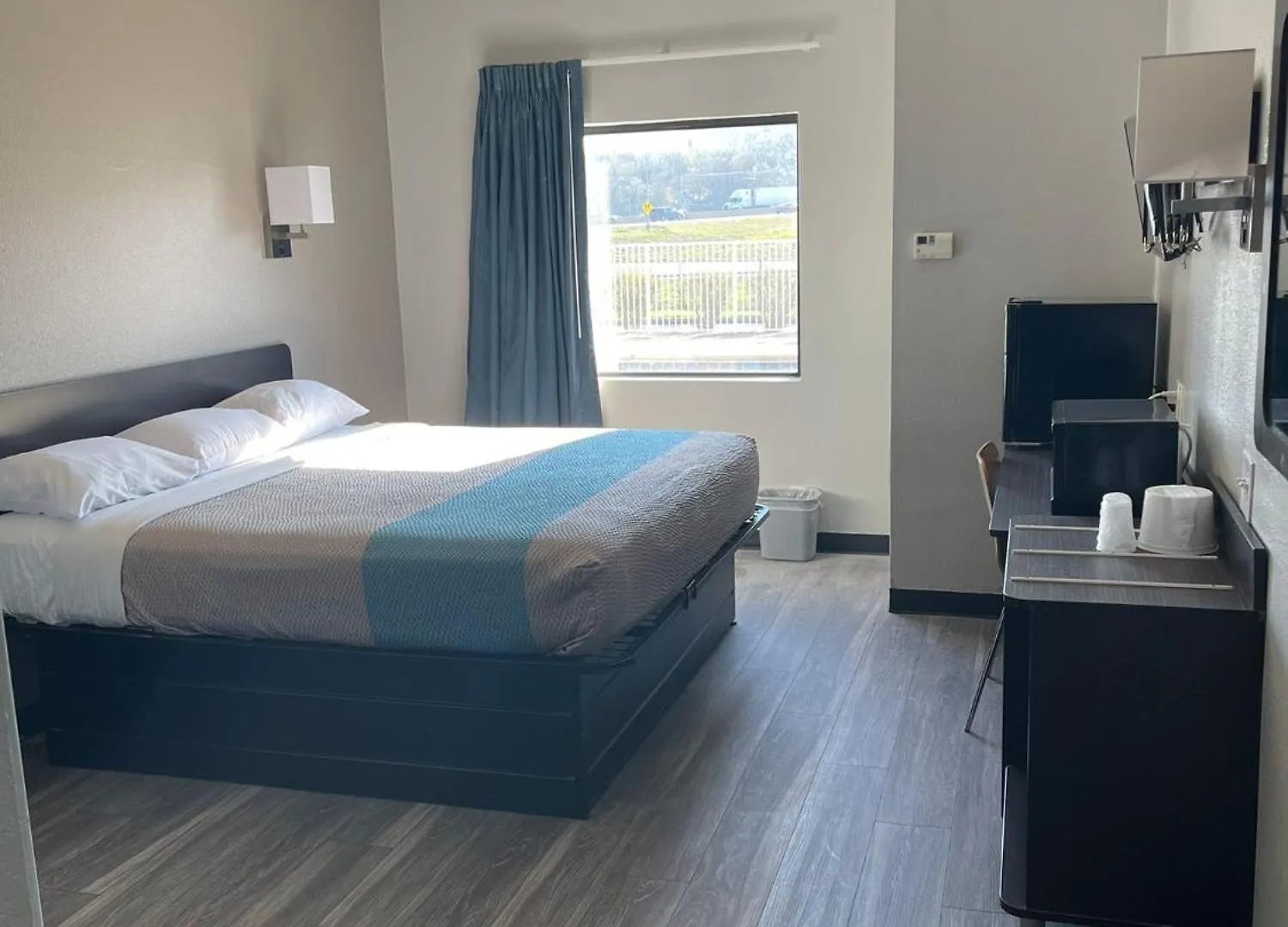 Where to Stay Near Gateway Center: 8 Best 2-Star Hotels